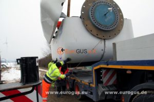 загрузка гондолы на низкорамник, ветряк из европы eurogus